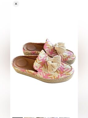 NIB! Gentle Souls by Kenneth Cole Rory
Espadrille Woven Platform Loafer Mule - 6